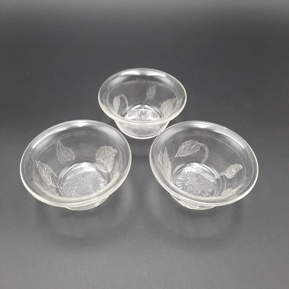 Vintage‎ Clear Glass Dessert Bowls Set of 3 – Floral & Leaf Embossed Pattern